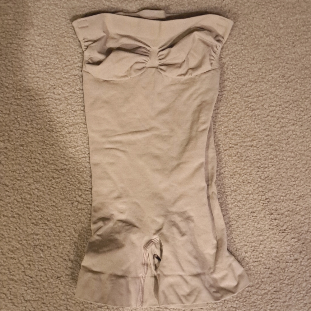 XSMALL     SKIMS STRAPLESS SHORTIE BODYSUIT - Picture 4 of 7
